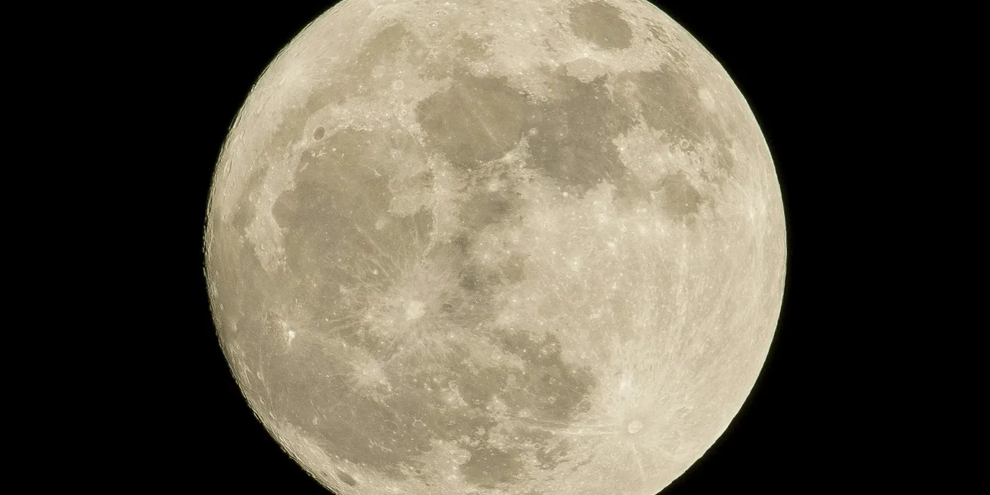 La Lune au tarot : signification de la carte en amour et travail